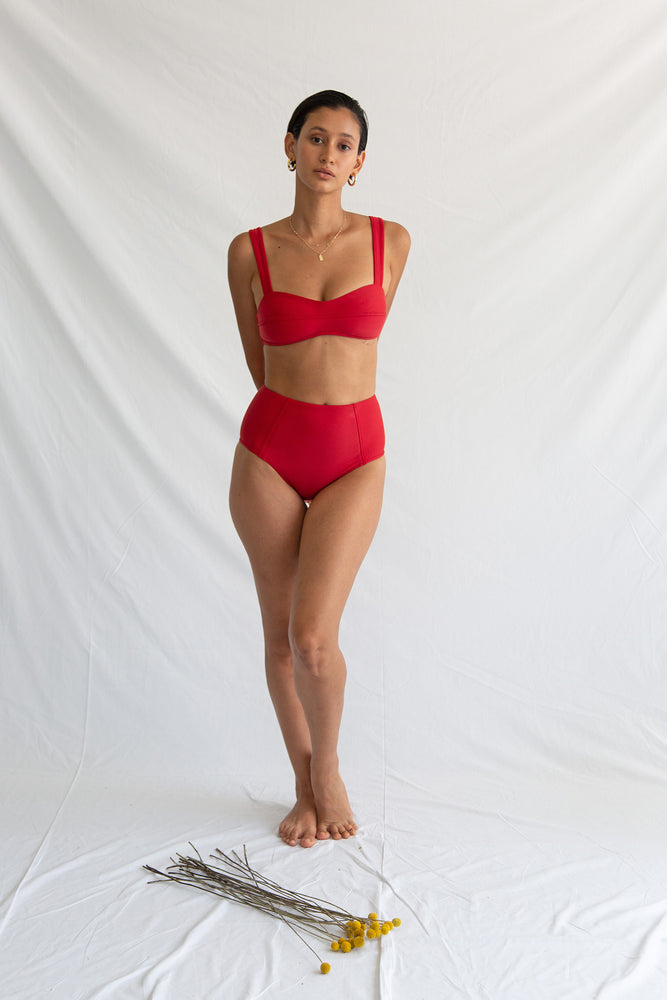 
                  
                    Lou Bandeau in Rouge
                  
                